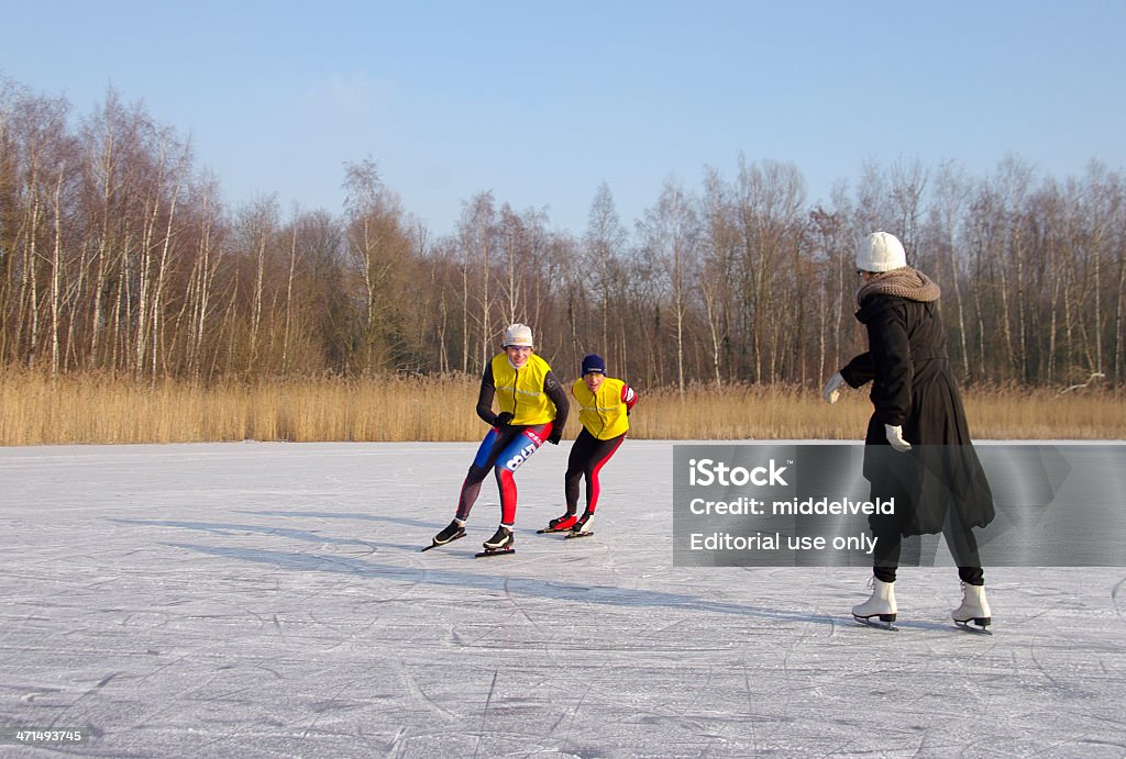 Coaching gli skater - Foto stock royalty-free di Abiti pesanti