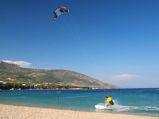 kite surfing - kiteboarding sunlight croatia dalmatia zdjęcia i obrazy z banku zdjęć