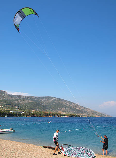 カイトサーフィン - kiteboarding sunlight croatia dalmatia ストックフォトと画像
