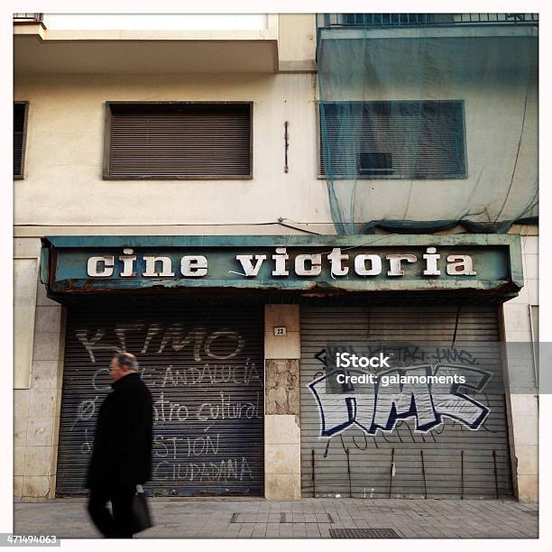 Cine Victoria W Maladze - zdjęcia stockowe i więcej obrazów Dorosły - Dorosły, Fotografika, Graffiti