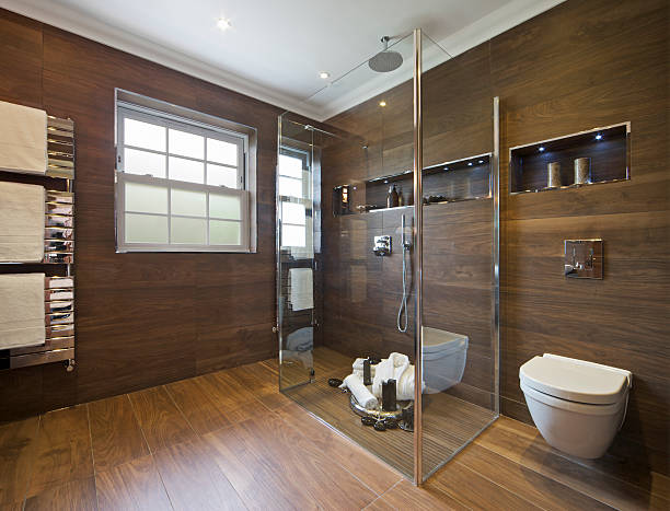 salle de bains de luxe avec effet en bois - faux bois photos et images de collection