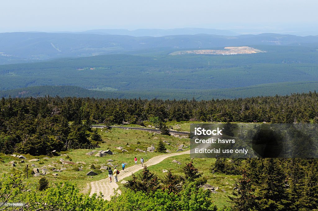 Chaussure de randonnée d'arriver au sommet du Mont Brocken - Photo de Massif montagneux du Harz libre de droits