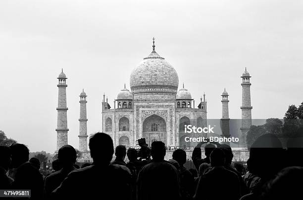 Foto de O Taj Mahal Em Agra Índia e mais fotos de stock de Agra - Agra, Arquitetura, Arquitetura islâmica