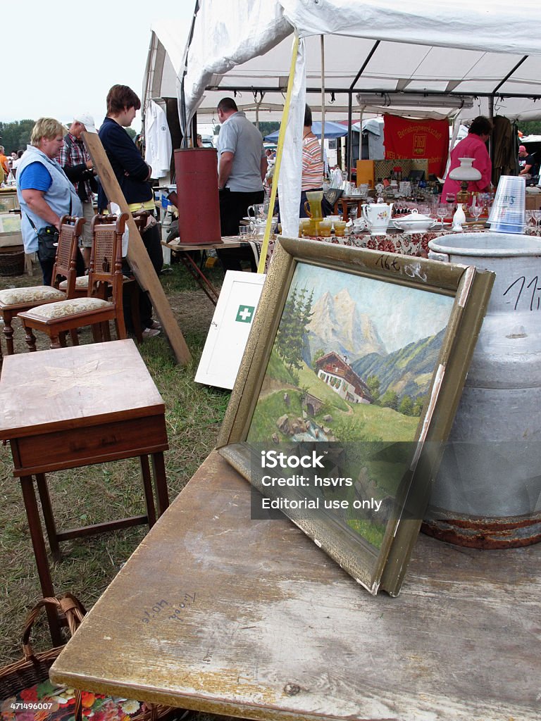 Gente de compras en flea market - Foto de stock de Aire libre libre de derechos