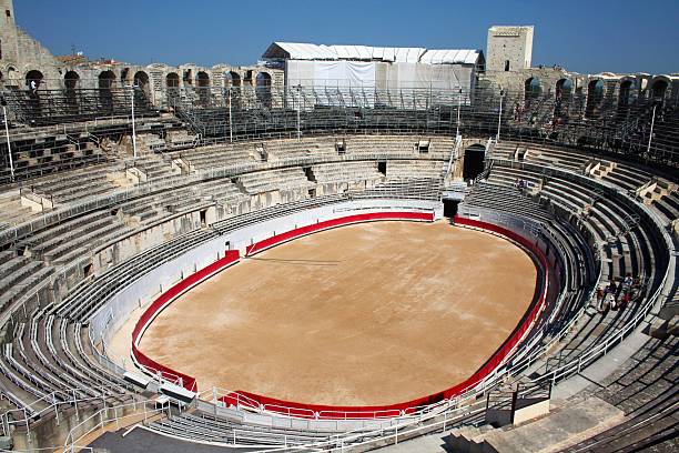 amphitheater arènes d'arles arles-provence - upperdeck view fotos stock-fotos und bilder