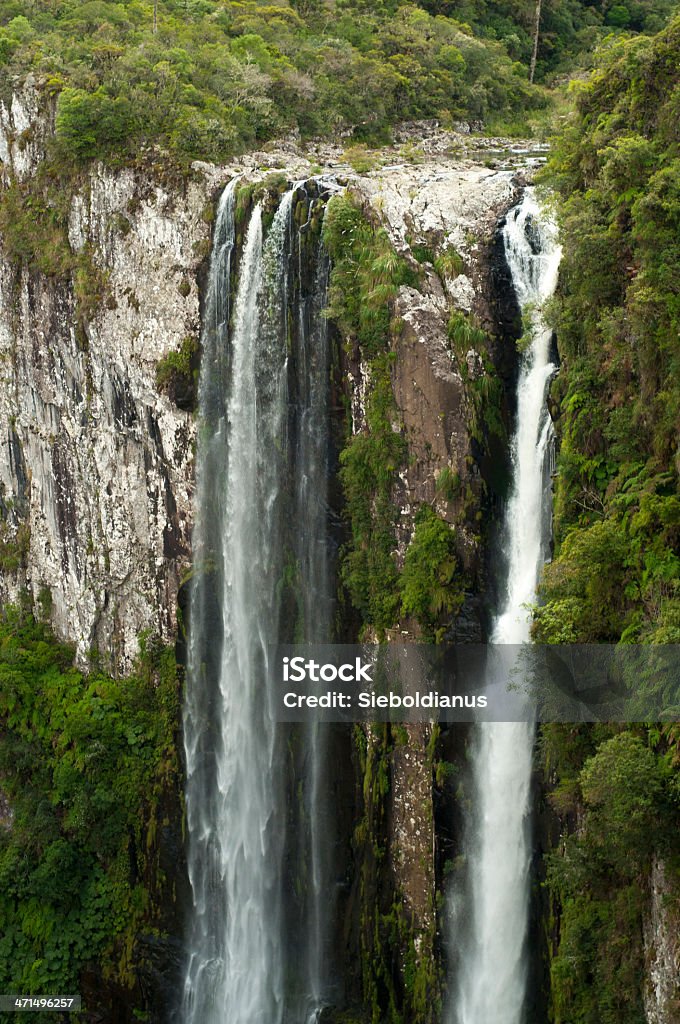 Wodospad Veu De Noiva "" w Itaimbezinho Canyon, Brazylia - Zbiór zdjęć royalty-free (Brazylia)