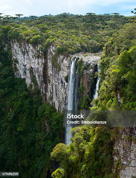 Wodospad Veu De Noiva W Itaimbezinho Canyon Brazylia - zdjęcia stockowe i więcej obrazów Brazylia