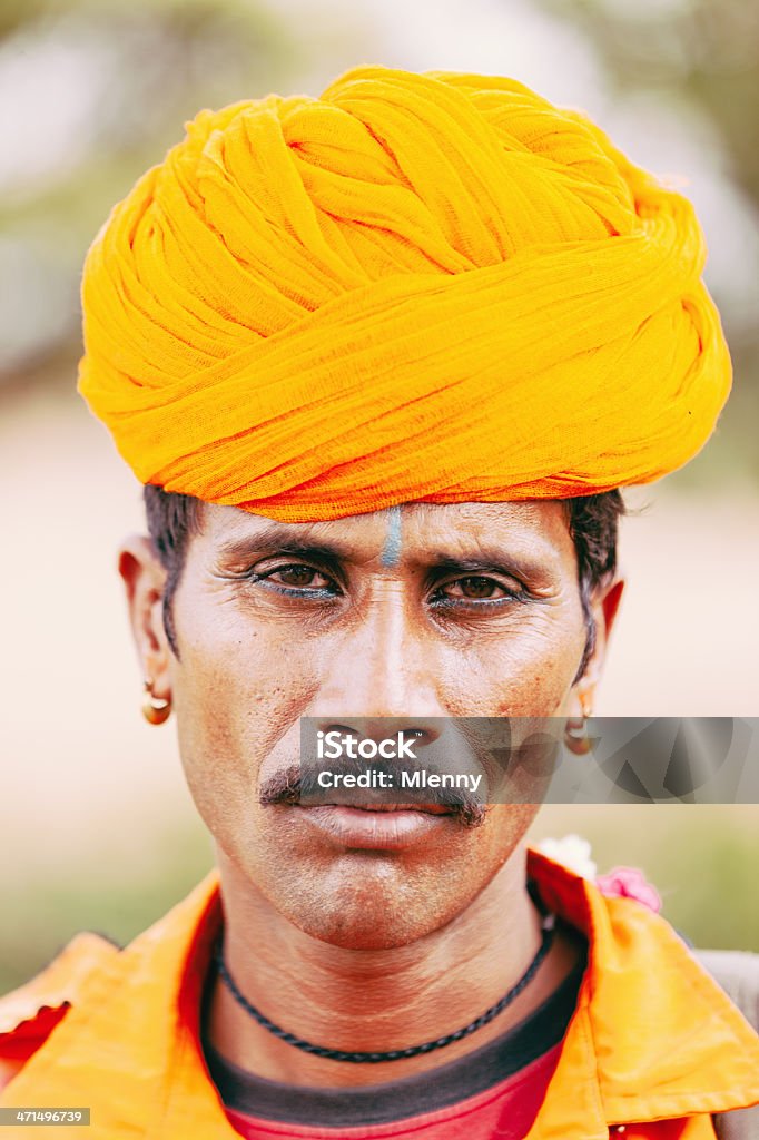 Adulto Indian Man vestido tradicional - Foto de stock de India libre de derechos