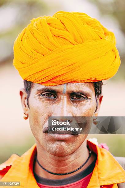 Adulto Indian Man Vestido Tradicional Foto de stock y más banco de imágenes de India - India, Retrato, Adulto