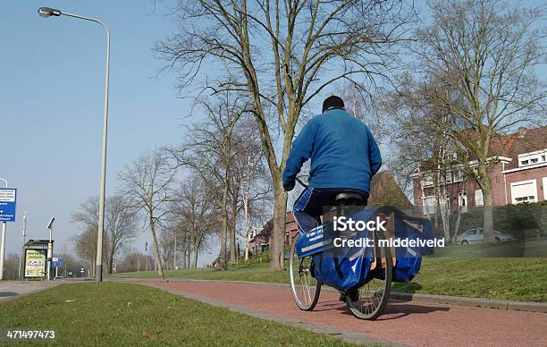 Foto de Carteiro Em Sua Bicicleta e mais fotos de stock de 60 Anos - 60 Anos, Adulto, Bicicleta