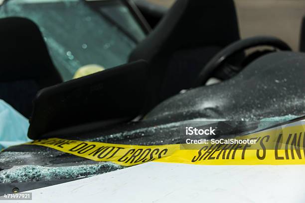 Escena Del Crimen Cinta De Dañado De Foto de stock y más banco de imágenes de Cinta de barricada - Cinta de barricada, Sheriff, Accidente de automóvil