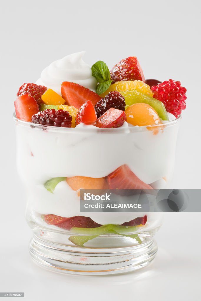 Frutas com chantilly - Foto de stock de Chantilly - Picardia royalty-free