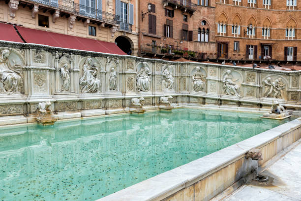 istock Fountain at Piazza del Campo in Siena 471499369