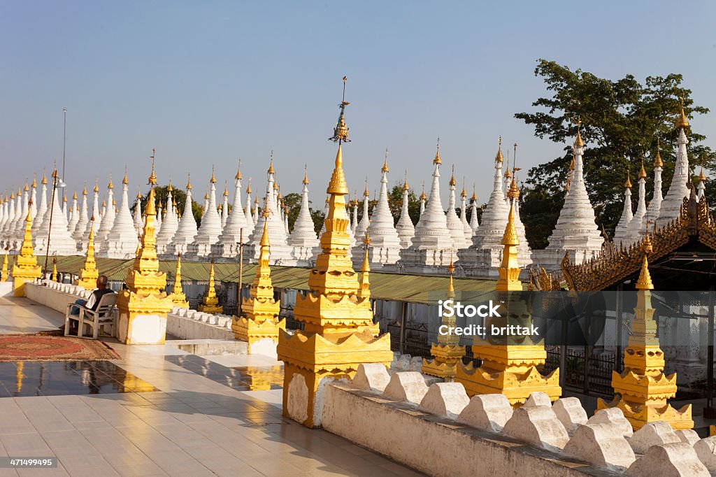 Pagode Kuthowdaw avec le plus grand livre du monde. - Photo de Asie libre de droits