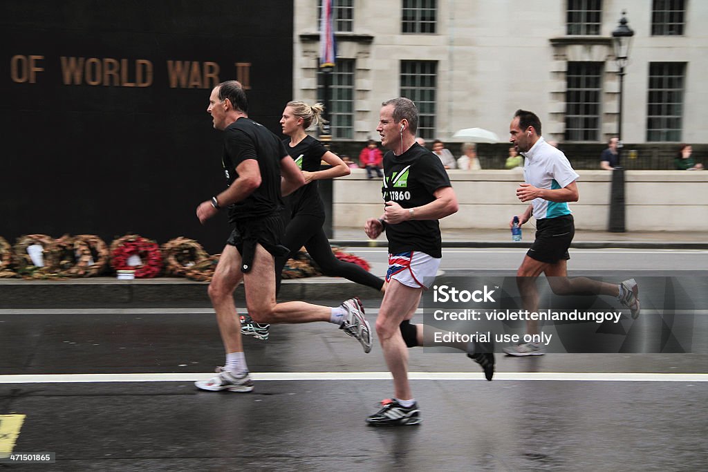Corridori di Maratona di Londra 2012 10 k - Foto stock royalty-free di 10000 Metri