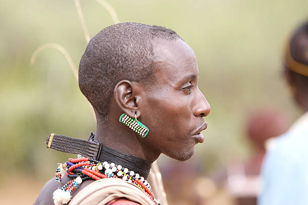 afrikanische mann - turmi stock-fotos und bilder