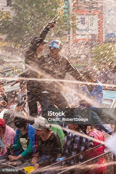 Thingyan 저수시설 패스티발 거리에 대한 스톡 사진 및 기타 이미지 - 거리, 걷기, 겨냥