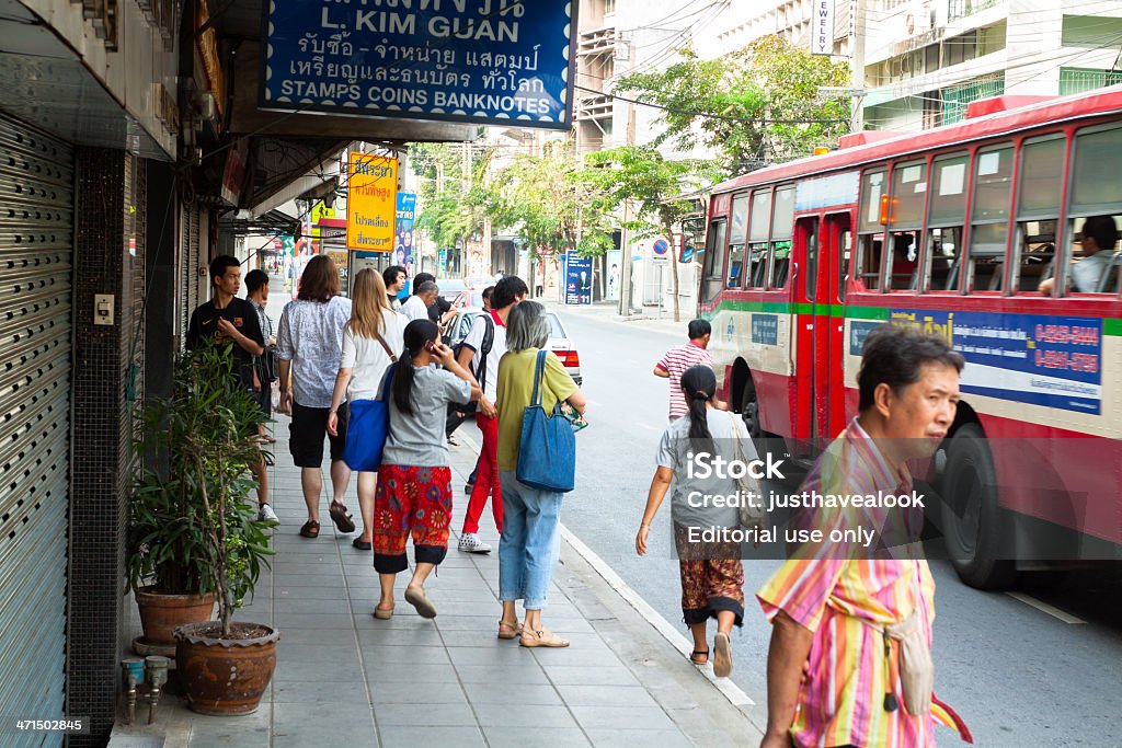 Na przystanek autobusowy - Zbiór zdjęć royalty-free (Autobus)