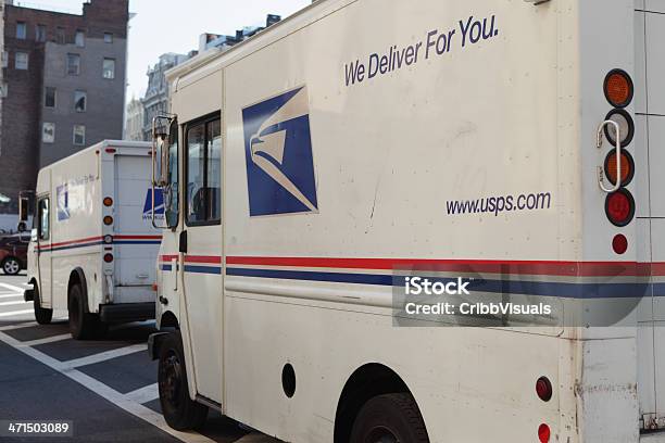 Usps Mensajes Y Furgonetas De Reparto Camiones La Ciudad De Nueva York Foto de stock y más banco de imágenes de Ciudad de Nueva York