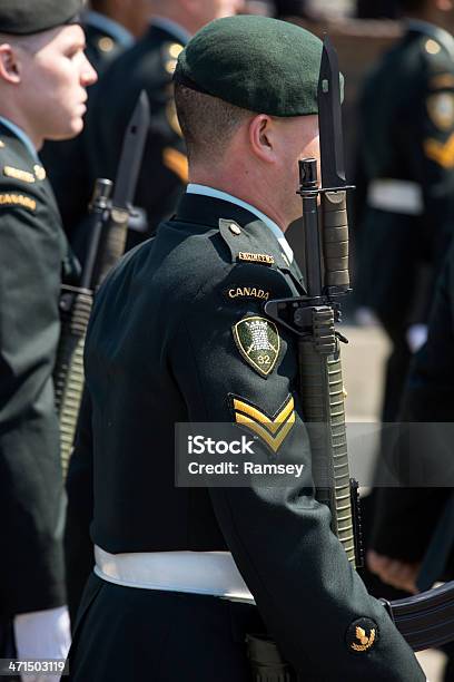 Soldado Do Canadá - Fotografias de stock e mais imagens de Adulto - Adulto, Baioneta, Canadá