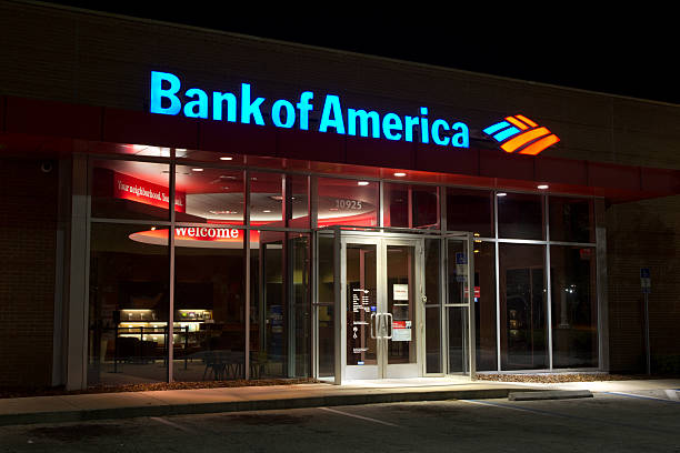 Bank of America Jacksonville, Florida - March 30, 2013: A Bank of America branch bank at night located in Jacksonville. Bank of America is the second largest bank holding company in the US by assets. bank-of-america stock pictures, royalty-free photos & images