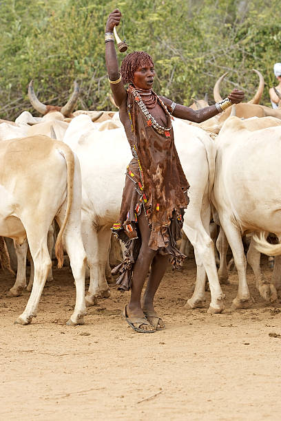 アフリカの女性 - dancing africa ethiopian culture ethiopia ストックフォトと画像