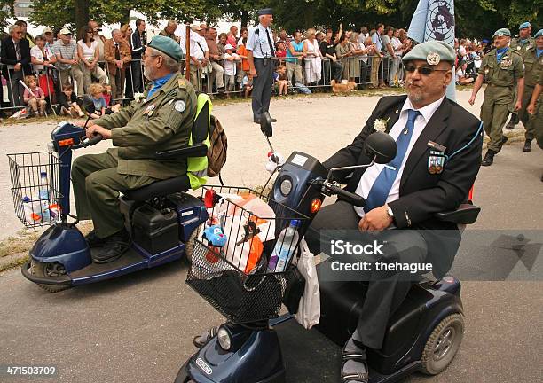 Foto de Veterans Em Cadeira De Rodas e mais fotos de stock de Adulto - Adulto, Cadeira de rodas - Equipamento Ortopédico, Cultura holandesa