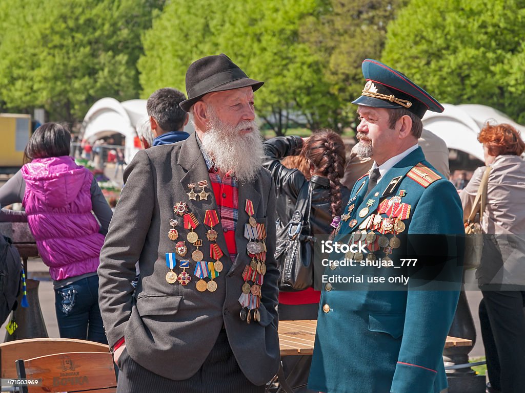 Dos de los veteranos de guerra decoradas con los pedidos y de las medallas - Foto de stock de Acontecimiento libre de derechos