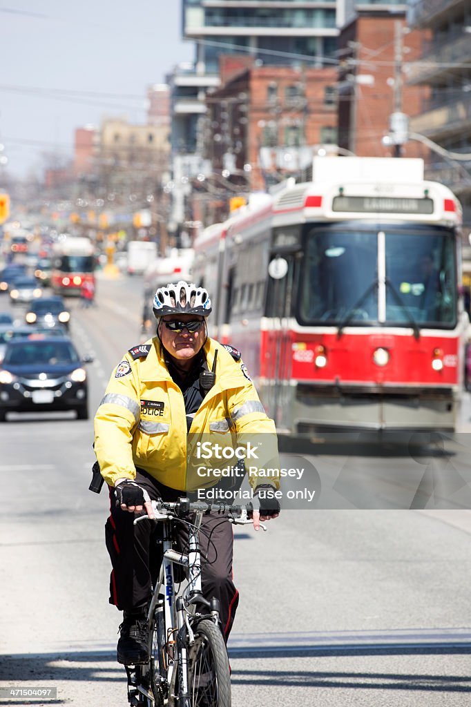 Торонто полицейский на мотоцикле - Стоковые фото Большой город роялти-фри