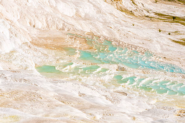 travertines in 파묵칼레 - pamukkale swimming pool photographing beauty in nature 뉴스 사진 이미지