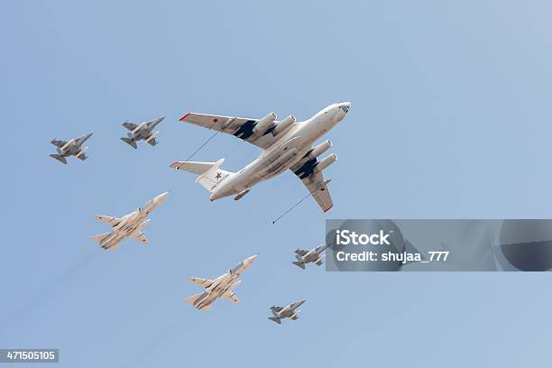 Il 78 Tanken Öltanker Su 24 Und Yak 130 Fly Gegen Himmel Hintergrund Stockfoto und mehr Bilder von Blau