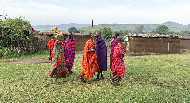 afryki taniec masai osób - masai africa dancing african culture zdjęcia i obrazy z banku zdjęć