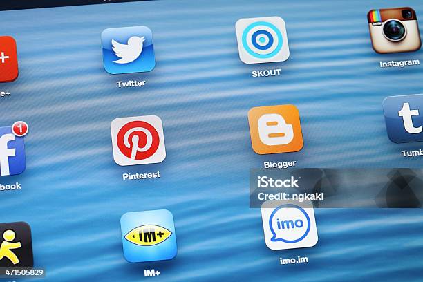 Aplicação Social No Ipad - Fotografias de stock e mais imagens de Aplicação móvel - Aplicação móvel, Computador, Comunicação