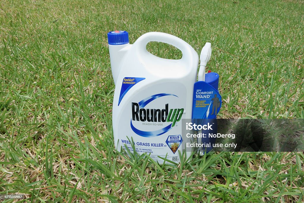 Algodoncillo Roundup y hierba Killer - Foto de stock de Arrear libre de derechos