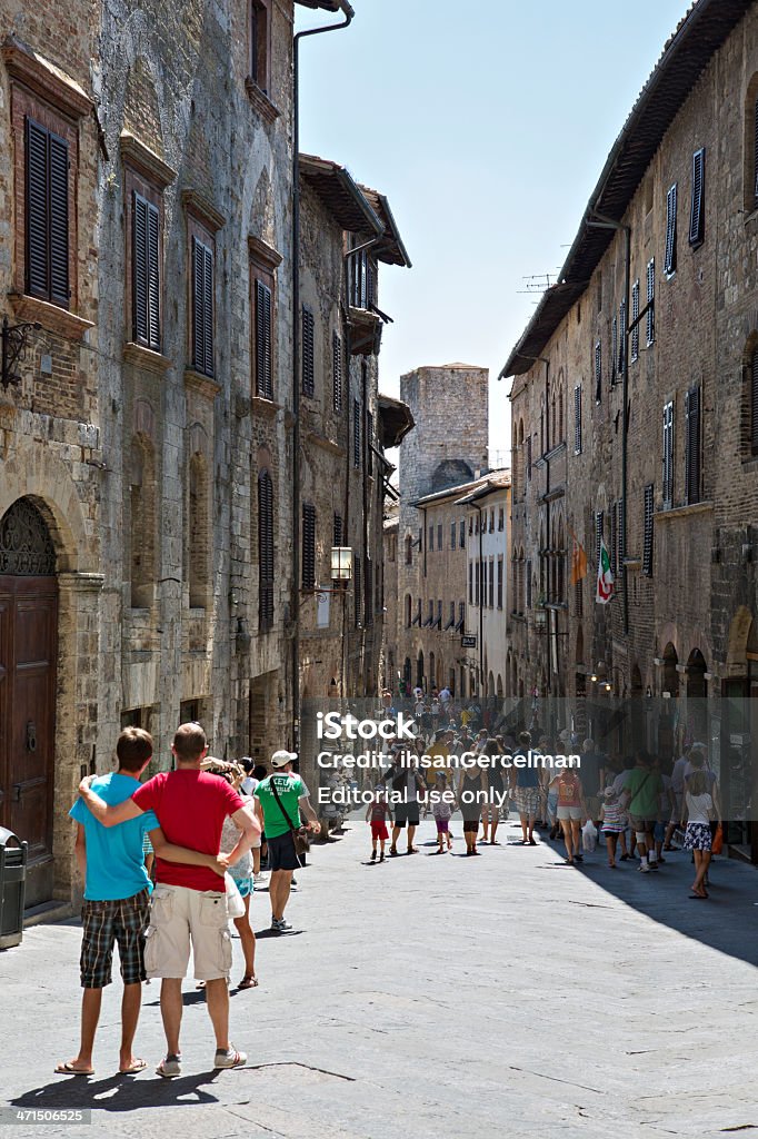 Turistas en San Gimignano, Toscana, Italia. - Foto de stock de Aire libre libre de derechos