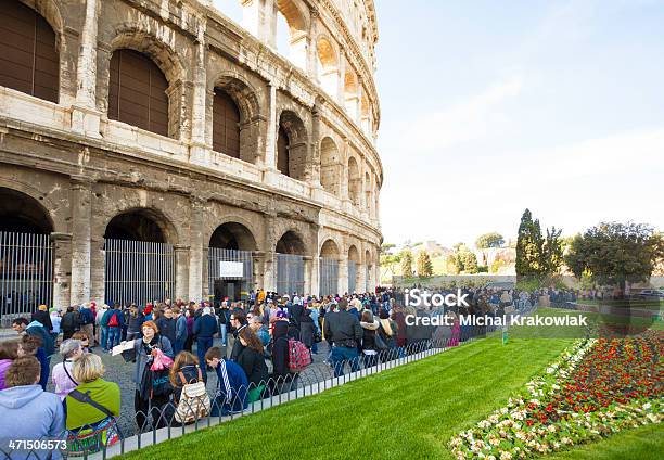 Visitar Colosseum Em Roma - Fotografias de stock e mais imagens de Coliseu - Coliseu, Esperar na fila, Fila - Arranjo