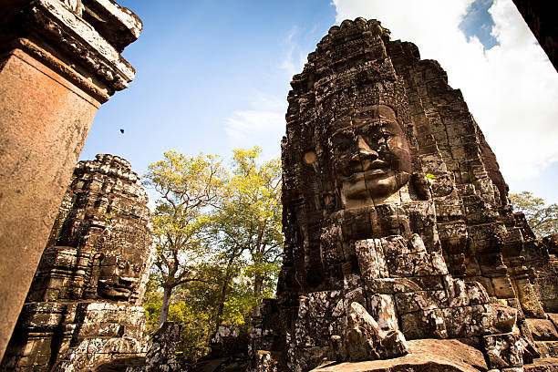 ангкор-ват сложных в сием рип, камбоджа - destrination стоковые фото и изображения