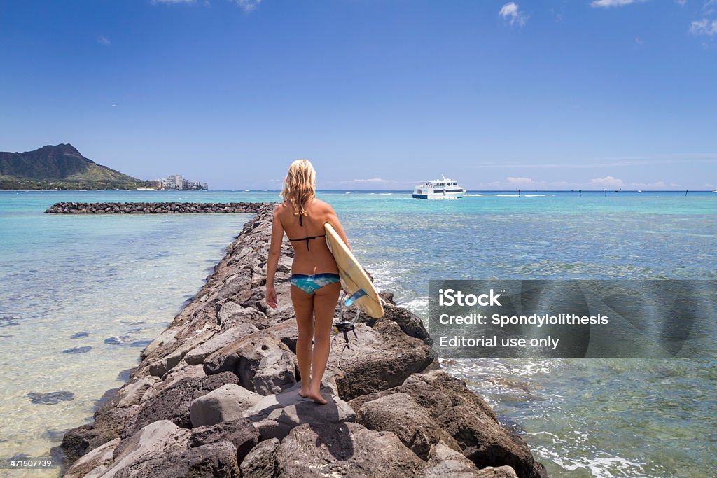 Chica surfista, Oahu, Hawai - Foto de stock de 20 a 29 años libre de derechos