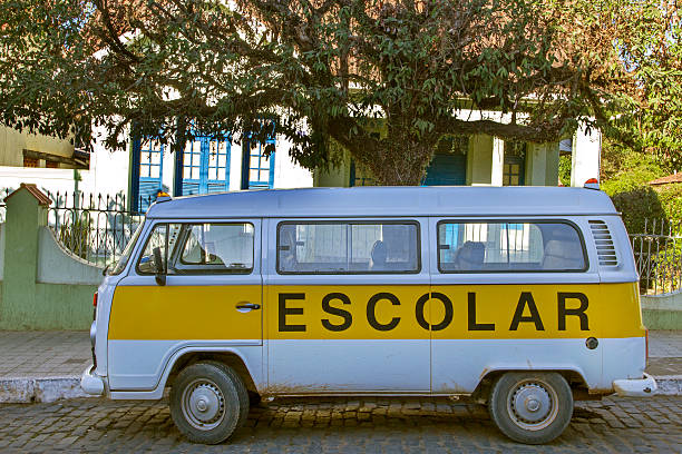 brazylijski szkoły samochodu - suburb rio de janeiro color image land vehicle zdjęcia i obrazy z banku zdjęć