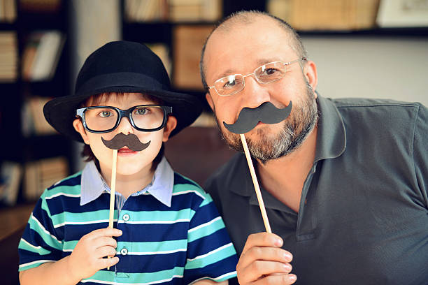 父と息子の小さな - movember ストックフォトと画像