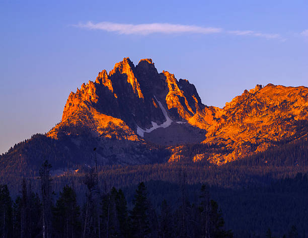 istock Mount Heyburn first light in Stanley Idaho USA 471508492