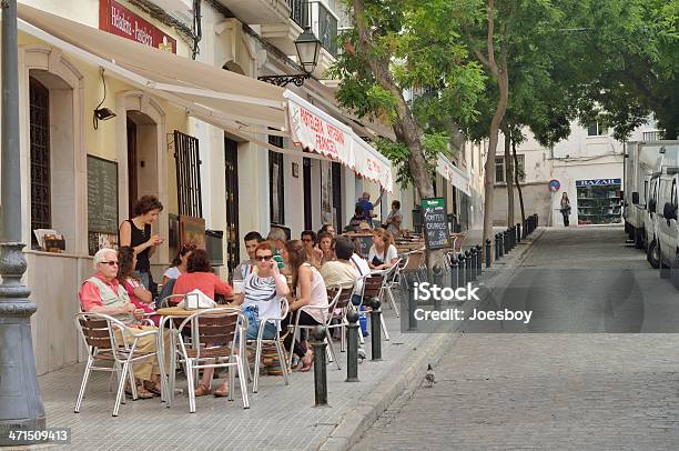 Cádiz Café Esplanada - Fotografias de stock e mais imagens de A usar um telefone - A usar um telefone, Adulto, Ao Ar Livre
