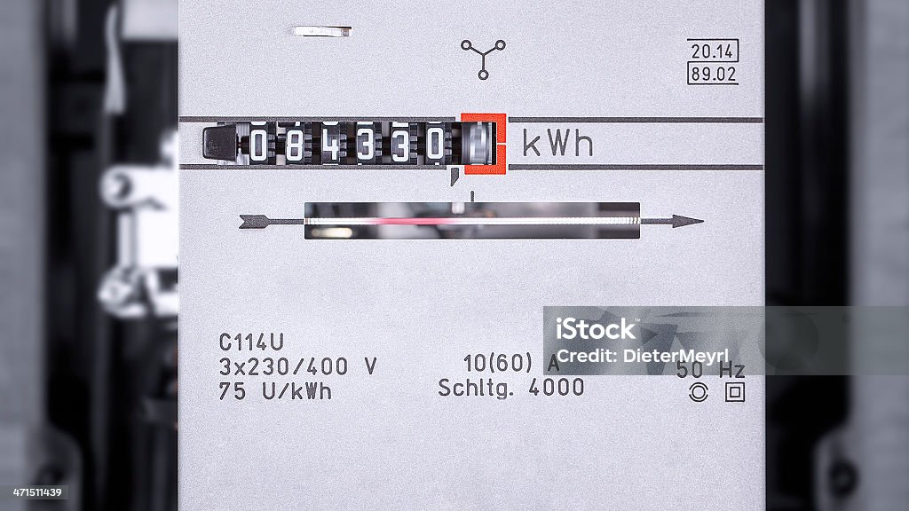 kWh ダイヤル runing 電力計測機のクローズアップ - 電力メーターのロイヤリティフリーストックフォト
