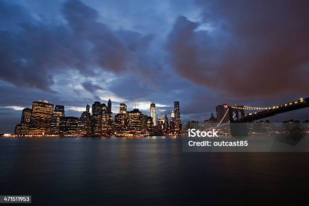 Nueva Yorkpuente De Brooklyn Y Manhattan Inferior Foto de stock y más banco de imágenes de Agua - Agua, Aire libre, Anochecer
