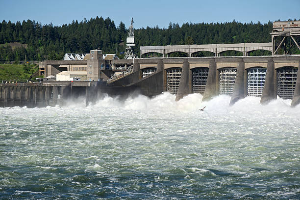 istock Bonneville Dam Columbia River Flowing Washington Side 471512007