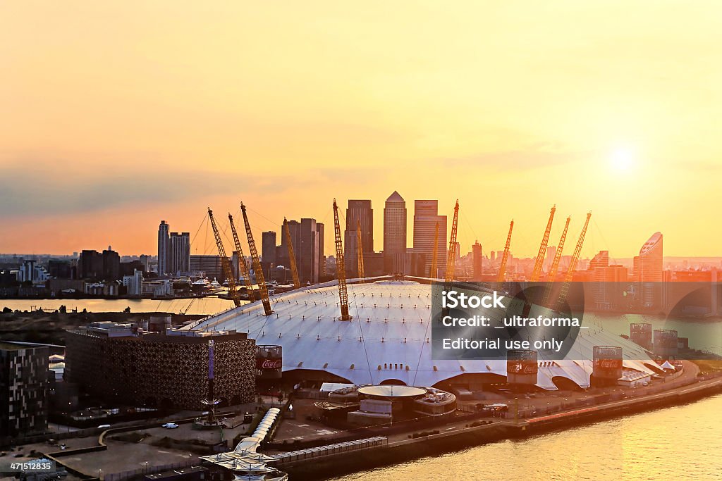 Widok z lotu ptaka na Millennium Dome o zachodzie słońca - Zbiór zdjęć royalty-free (Millennium Dome)