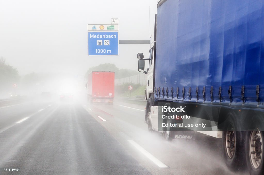 Starker Regen auf Deutsche Autobahn - Lizenzfrei Auto Stock-Foto