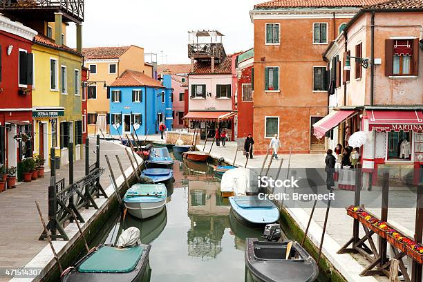 Malerischen Kanal Mit Booten Auf Burano Stockfoto und mehr Bilder von Adriatisches Meer - Adriatisches Meer, Architektur, Außenaufnahme von Gebäuden