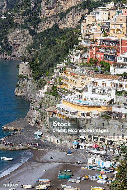 Positano Em Amalfi Coast Itália - Fotografias de stock e mais imagens de Aldeia - Aldeia, Aldeia de Pescador, Ao Ar Livre