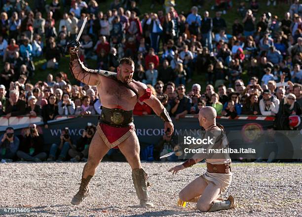 Photo libre de droit de Gladiateurs banque d'images et plus d'images libres de droit de Gladiateur - Gladiateur, Adulte, Antiquités